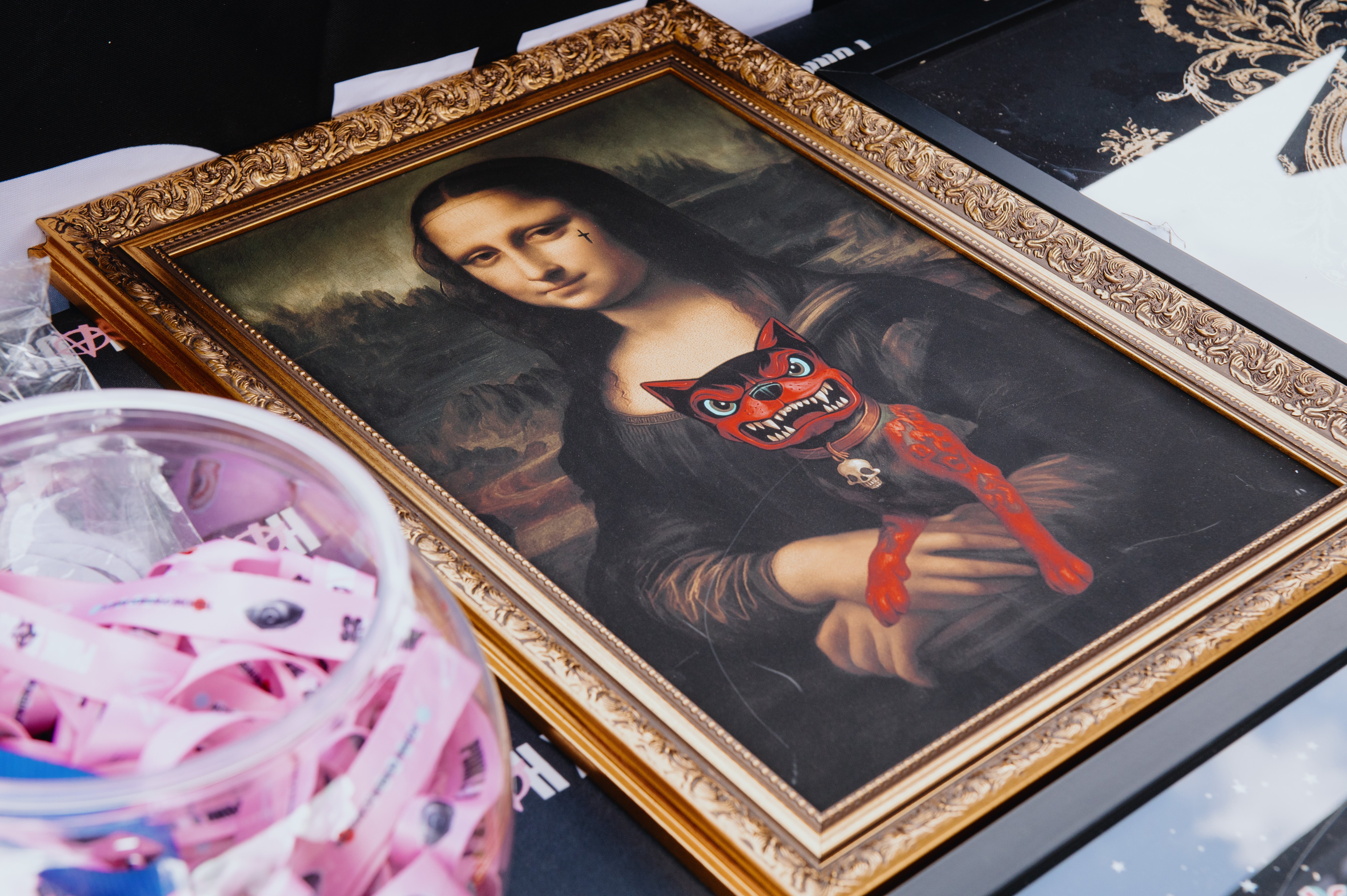 Heath Kane 真作「POV - Mona Lisa (Pink)」 Download Festival x Punk Haus Mona Lisa – Punk Haus UK